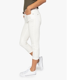 GEMO Pantacourt femme en stretch uni avec ceinture tressée blanc standard