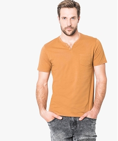 GEMO Tee-shirt homme regular fit manches courtes et col tunisien Jaune