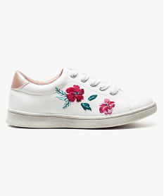 GEMO Baskets basses avec motifs fleuris brodés sur le côté blanc standard