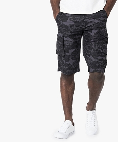 short a poches plaquees imprime camouflage gris7111301_1