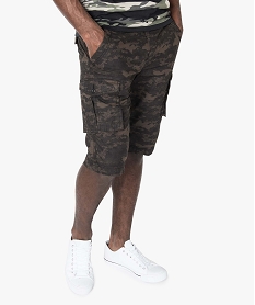 short a poches plaquees imprime camouflage vert7111401_1