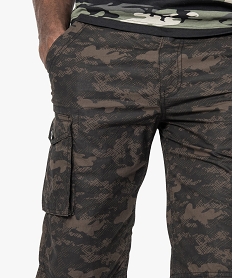 short a poches plaquees imprime camouflage vert7111401_2