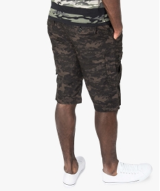 short a poches plaquees imprime camouflage vert7111401_3