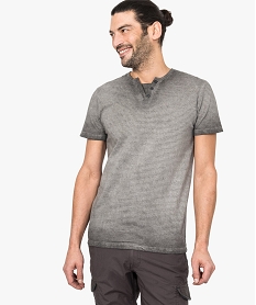 GEMO Tee-shirt délavé à manches courtes col tunisien Gris