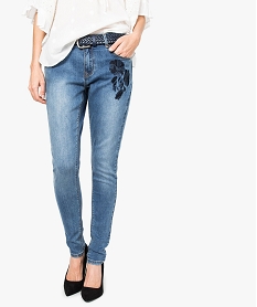 jean regular avec broderies fleuries ton sur ton bleu pantalons jeans et leggings7214601_1