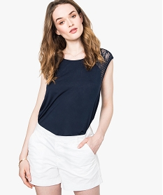 JUPE ECRU TEE-SHIRT BLEU