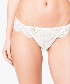 string en dentelle blanc7432001_2