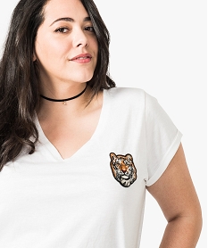 tee-shirt losse col v avec ecusson tigre - gemo x lalaa misaki blanc7554401_2
