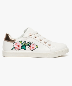 GEMO Baskets basses avec broderies fleuries blanc standard