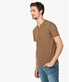 GEMO Tee-shirt homme regular fit manches courtes et col tunisien Brun