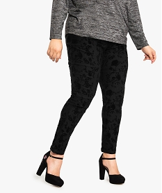 pantalon femme droit en stretch avec motif floral en velours noir7788401_1