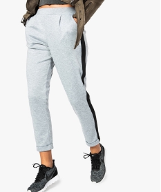 pantalon de jogging femme coupe carotte avec bandes laterales gris8060101_1