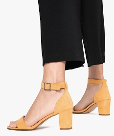 GEMO Sandales femme à talon large et bride cheville dessus suédine jaune standard