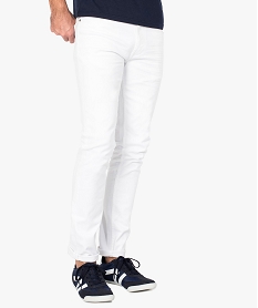 jean homme coupe slim en coton stretch a taille haute blanc8532001_1