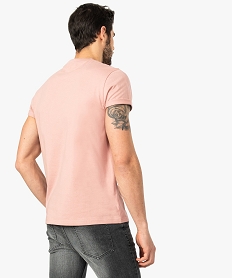 tee-shirt homme avec large motif feuillage sur lavant rose8559201_3