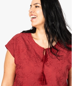 tunique femme sans manches a broderie fleurie ton sur ton rouge chemisiers et blouses8597401_2