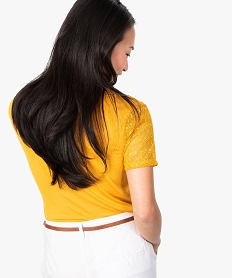 tee-shirt femme a manches courtes avec devant en dentelle jaune8629201_3