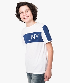 GEMO Tee-shirt garçon avec manches courtes et bandes colorées blanc standard