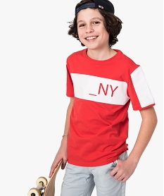 GEMO Tee-shirt garçon avec manches courtes et bandes colorées Rouge
