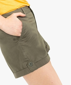 short femme en coton twill avec revers et patte boutonnee vert shorts8870701_2