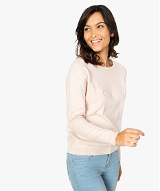 pull femme avec inscription brodee sur lavant rose8893401_1