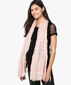 foulard femme froisse imprime flamants roses finition frangee rose8936701_1