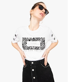 GEMO Tee-shirt femme court motif zèbre à manches boutonnées blanc chine