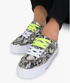 tennis femme plateforme imitation serpent et details fluo imprime baskets et tennis9150801_1