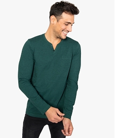 tee-shirt homme a manches longues et petit col v trois boutons vert9216501_1