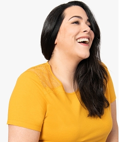 tee-shirt femme manches courtes avec dentelle aux epaules jaune9254501_2