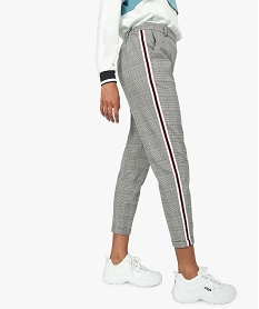 PULL ECRU PANTALON CARREAUX B&W