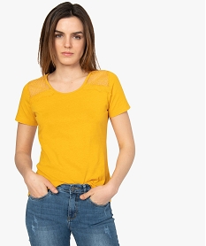 tee-shirt femme a manches courtes avec epaules en dentelle jauneA012601_1