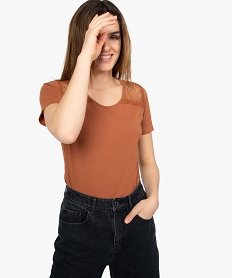 tee-shirt femme a manches courtes avec epaules en dentelle brunA012801_1