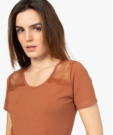 tee-shirt femme a manches courtes avec epaules en dentelle brunA012801_2