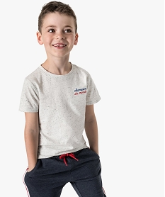 GEMO Tee-shirt garçon à manches courtes avec motif brodé sur lavant Beige
