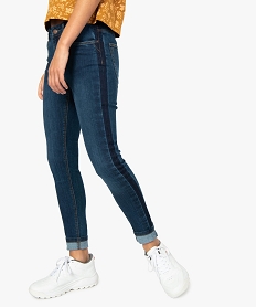 jean femme coupe slim avec bandes plus foncees sur les cotes bleuA146901_1