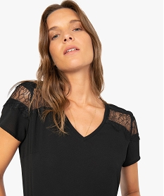 tee-shirt femme a manches courtes avec epaules en dentelle noirA213601_2