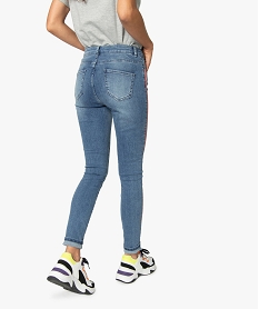 jean femme coupe slim avec bandes pailletees sur les cotes bleu pantalons jeans et leggingsA220301_3