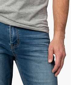 bermuda homme en denim avec taille ajustable par cordon gris shorts en jeanA418001_2