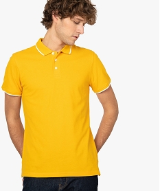 polo homme aux finitions contrastantes en coton bio jauneA433801_1