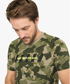 tee-shirt homme motif camouflage avec inscription imprimeA441501_2