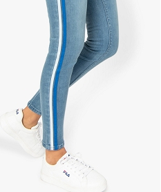 jean femme coupe slim avec bandes colorees sur les cotes bleu pantalons jeans et leggingsA455901_2