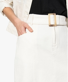 jupe femme en jean clair avec ceinture a grosse boucle blanc jupes en jeanA459701_2