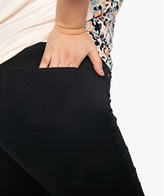 pantacourt femme grande taille en toile extensible coupe ajustee noir pantacourts et shortsA469201_2