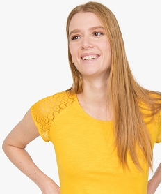 tee-shirt femme a manches dentelle contenant du coton bio jauneA502301_2