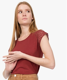 tee-shirt femme a manches dentelle contenant du coton bio brunA502601_2