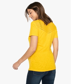 tee-shirt de grossesse avec decollete dentelle jauneA508501_3