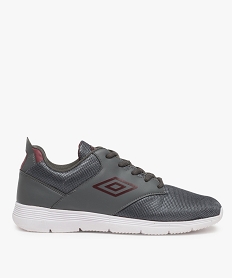 TEE-SHIRT ECRU CHAUSSURE SPORT GREY