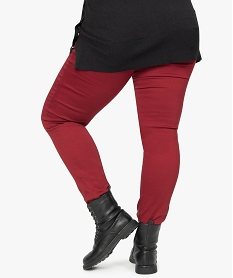 pantalon femme grande taille coupe slim en toile extensible rougeB261901_3