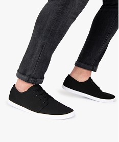GEMO Chaussures basses homme style tennis en toile unies à lacets noir vif